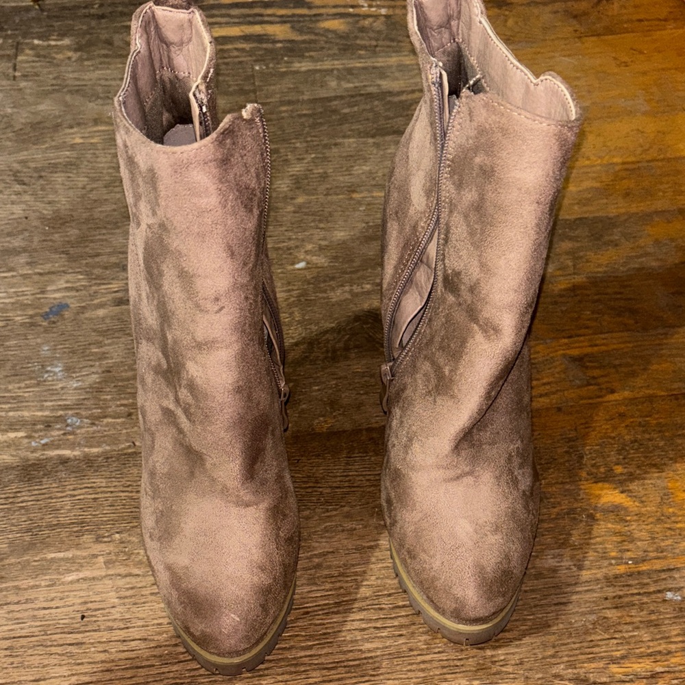 Fashion Nova Brown Ankle Booties size‎ 9